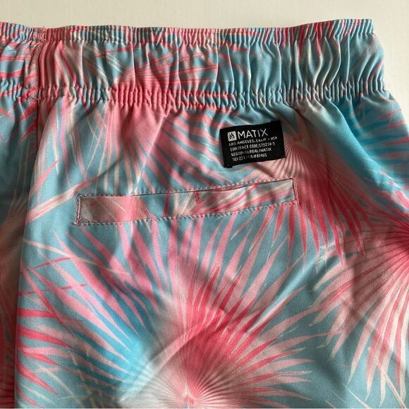 Matix L Performance Hybrid Shorts - Picture 4 of 16